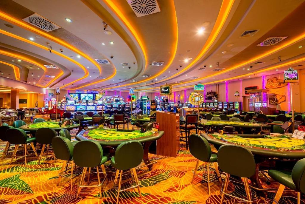 Vuni Palace Luxury Resort & Beach & Casino Kyrenia  Exterior foto