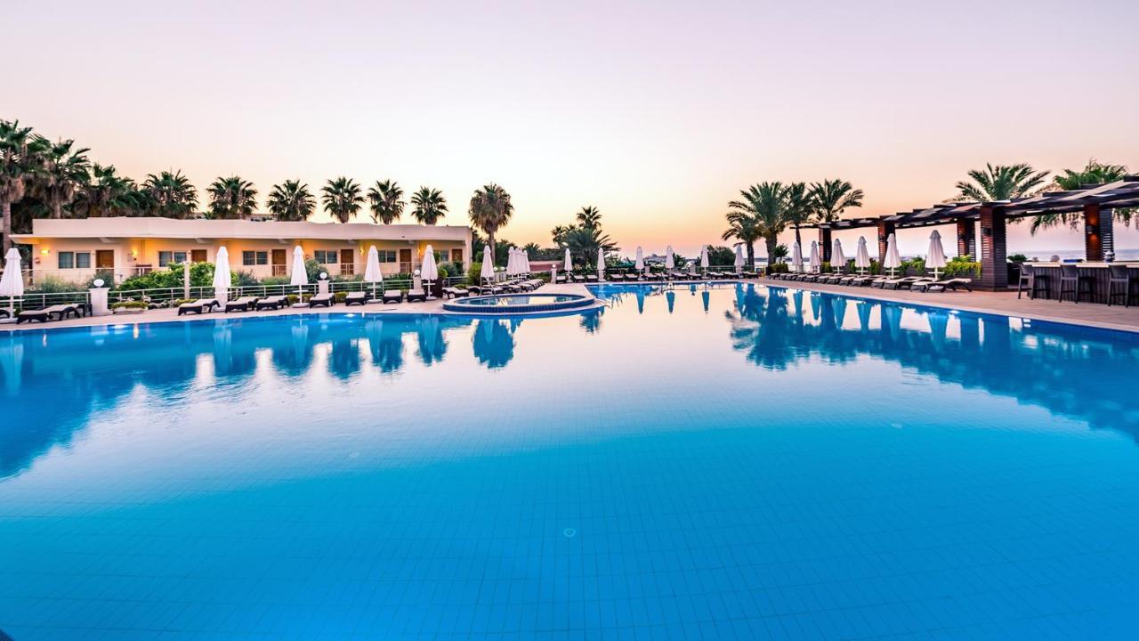 Vuni Palace Luxury Resort & Beach & Casino Kyrenia  Exterior foto
